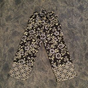 Tags still attached! Mid rise, wide leg pants from the Loft.